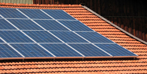 2col_lg_solar_panels_on_roof_automatika.rs_elektronika_solarni_paneli_sunceva_svetlost_.jpg